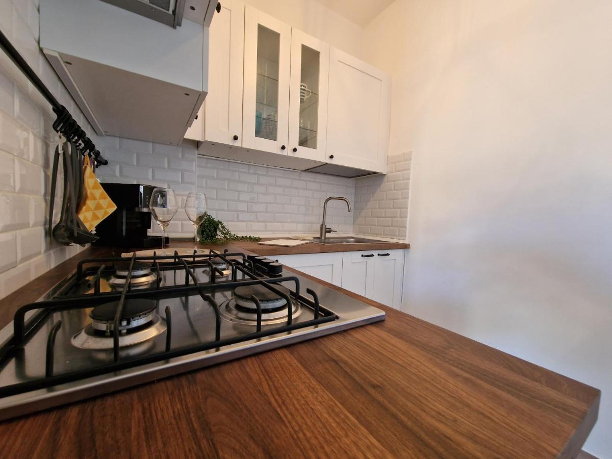 650 Metri Dal Mare - Wifi - Terrazzo - Piscina - A/C Apartment Pietra Ligure Bagian luar foto