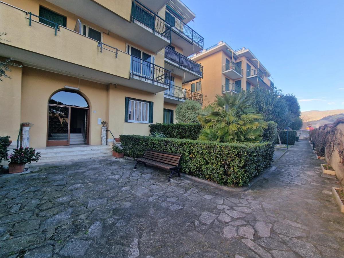 650 Metri Dal Mare - Wifi - Terrazzo - Piscina - A/C Apartment Pietra Ligure Bagian luar foto